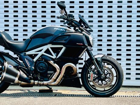 Ducati Diavel Diavel Carbon White 