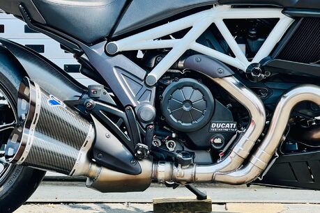 Ducati Diavel Diavel Carbon White 11