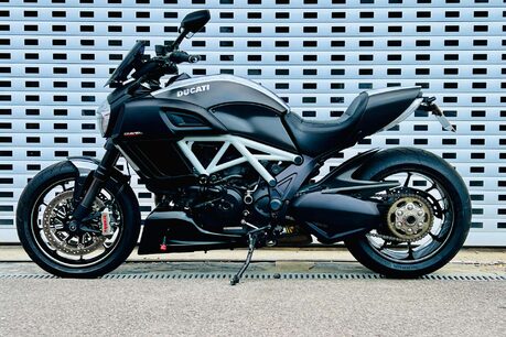 Ducati Diavel Diavel Carbon White 21