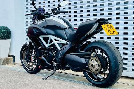 Ducati Diavel Diavel Carbon White 22