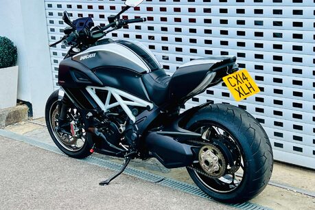 Ducati Diavel Diavel Carbon White 23