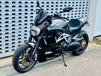 Ducati Diavel Diavel Carbon White 24