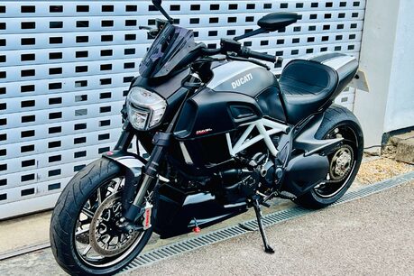 Ducati Diavel Diavel Carbon White 24