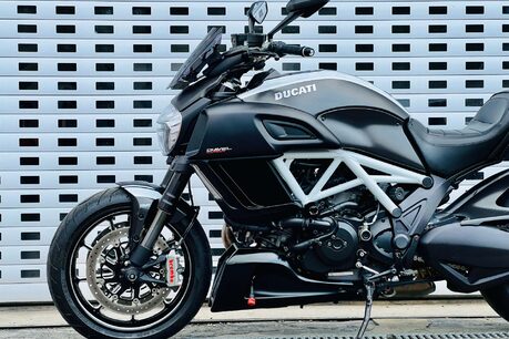 Ducati Diavel Diavel Carbon White 25