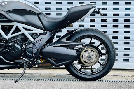 Ducati Diavel Diavel Carbon White 26