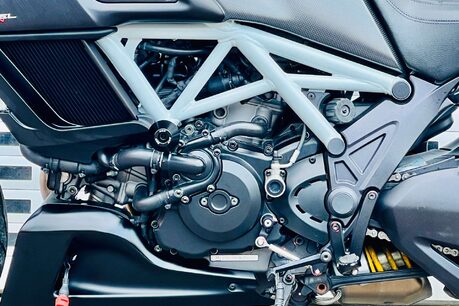 Ducati Diavel Diavel Carbon White 27
