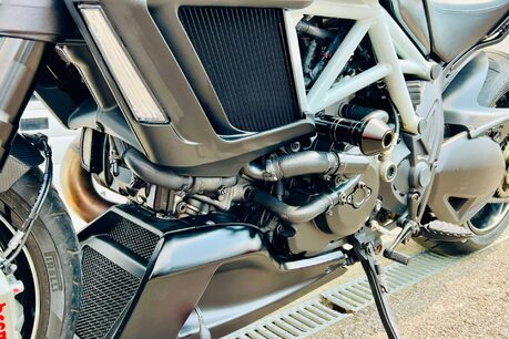 Ducati Diavel Diavel Carbon White 28