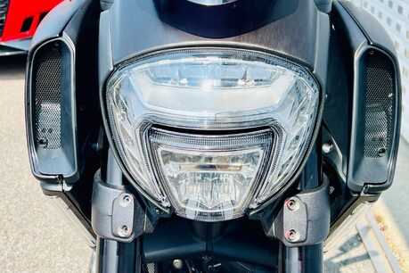 Ducati Diavel Diavel Carbon White 21