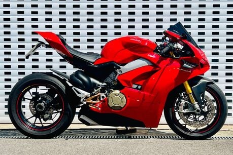 Ducati Panigale V4 Panigale V4S 1