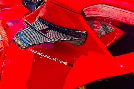 Ducati Panigale V4 Panigale V4S 10