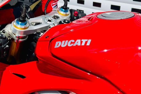 Ducati Panigale V4 Panigale V4S 15