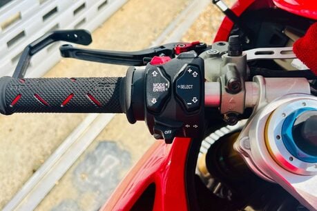Ducati Panigale V4 Panigale V4S 17