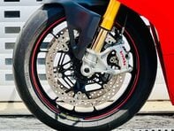Ducati Panigale V4 Panigale V4S 32