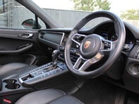 Porsche Macan 2.0 Macan Semi-Auto 4WD 5dr 5