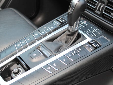 Porsche Macan 2.0 Macan Semi-Auto 4WD 5dr 