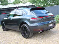 Porsche Macan 2.0 Macan Semi-Auto 4WD 5dr 17