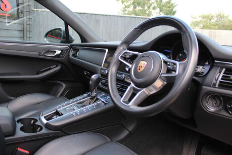 Porsche Macan 2.0 Macan Semi-Auto 4WD 5dr 5