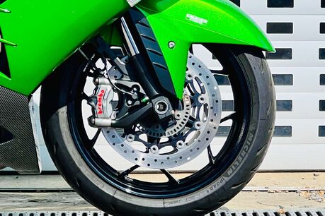 Kawasaki ZX ZZR 1400 8
