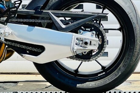 Aprilia Tuono Tuono V4 1100 Factory 34