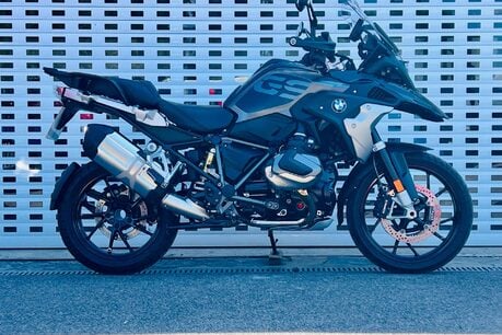 BMW R1250 R 1250 GS Triple Black 4