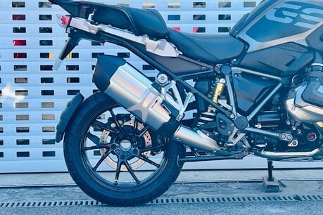 BMW R1250 R 1250 GS Triple Black 8