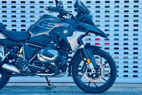 BMW R1250 R 1250 GS Triple Black 9