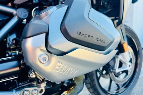 BMW R1250 R 1250 GS Triple Black 11