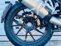BMW R1250 R 1250 GS Triple Black 13