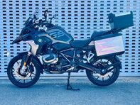 BMW R1250 R 1250 GS Triple Black 28