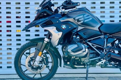 BMW R1250 R 1250 GS Triple Black 35