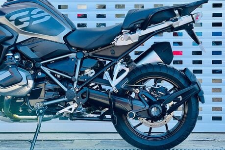BMW R1250 R 1250 GS Triple Black 36