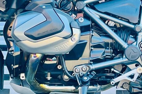 BMW R1250 R 1250 GS Triple Black 37