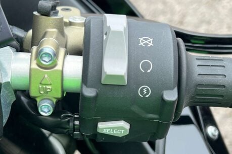 Kawasaki Ninja 1000 Super Sports Petrol Manual (203 ps) 12