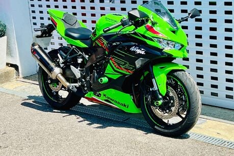 Kawasaki Ninja ZX 400 SRFNN 4