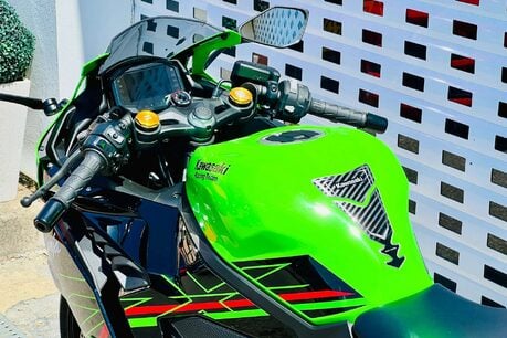 Kawasaki Ninja ZX 400 SRFNN 25