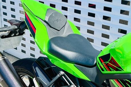 Kawasaki Ninja ZX 400 SRFNN 6