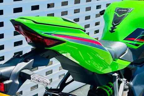 Kawasaki Ninja ZX 400 SRFNN 7