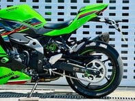 Kawasaki Ninja ZX 400 SRFNN 28