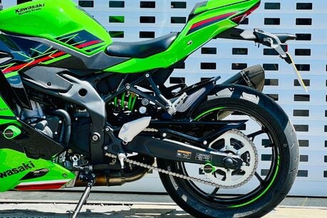 Kawasaki Ninja ZX 400 SRFNN 28