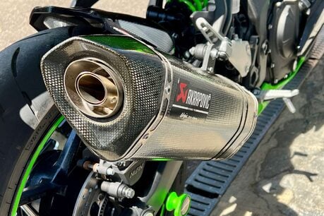 Kawasaki Ninja ZX 400 SRFNN 18