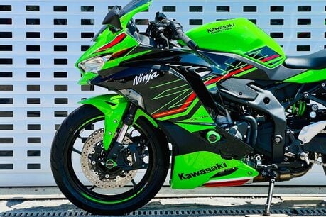 Kawasaki Ninja ZX 400 SRFNN 27