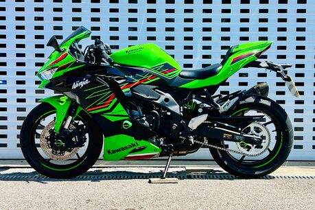 Kawasaki Ninja ZX 400 SRFNN 21
