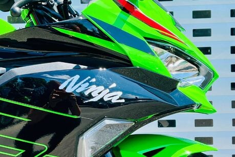 Kawasaki Ninja ZX 400 SRFNN 13