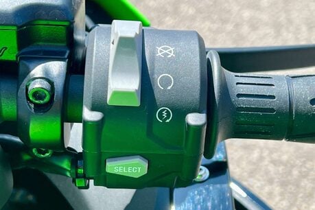 Kawasaki Ninja ZX 400 SRFNN 12