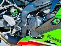 Kawasaki Ninja ZX 400 SRFNN 16