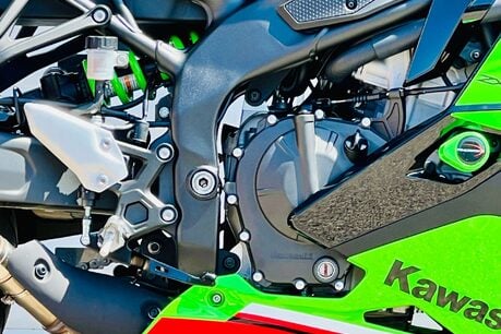 Kawasaki Ninja ZX 400 SRFNN 16