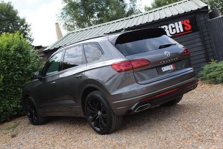 Volkswagen Touareg 3.0 Touareg V6 Black Edition TDI Auto 4WD 5dr 18