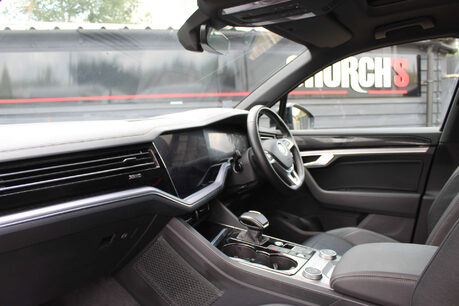 Volkswagen Touareg 3.0 Touareg V6 Black Edition TDI Auto 4WD 5dr 17