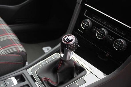 Volkswagen Golf 2.0 Golf GTi Performance TSi 3dr 9