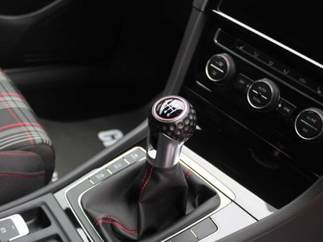 Volkswagen Golf 2.0 Golf GTi Performance TSi 3dr 